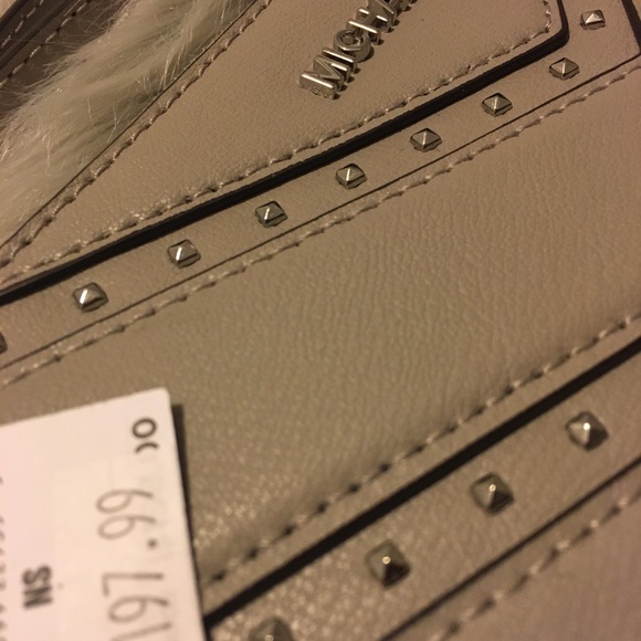 Michael Kors - Picture 2 of 4